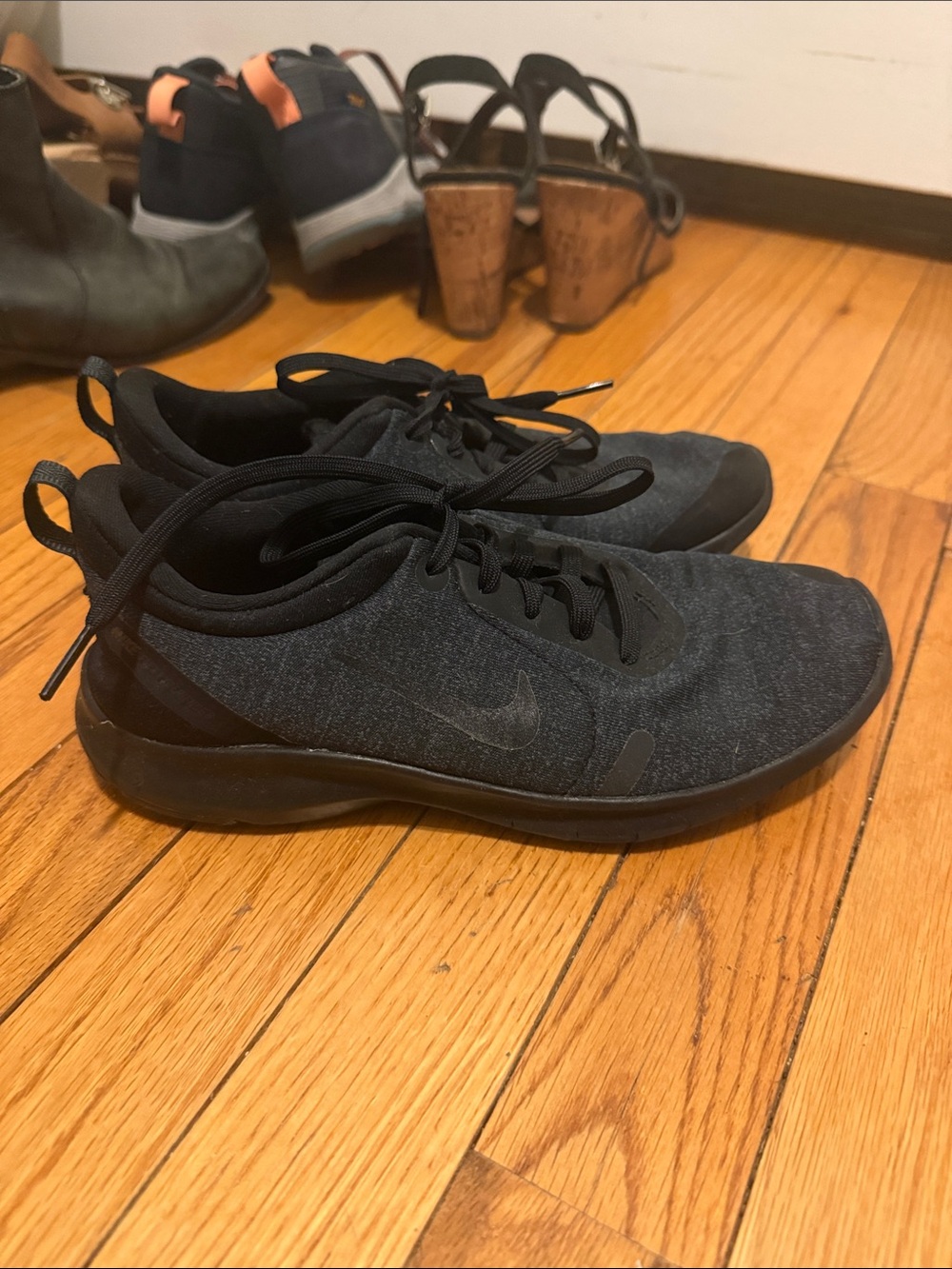 Nike Men's All-Black Lightweight Athletic Trainers